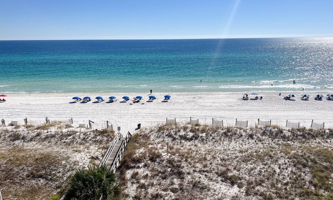 Fort Walton Beach Condo | Renovated oceanfront penthouse condo - direct beach access!