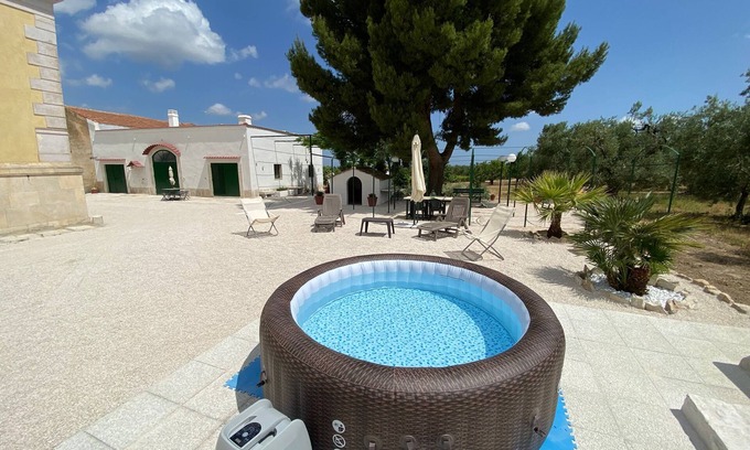 Corato House | Renovated old farmhouse among olive trees and vineyards with outdoor hot tub