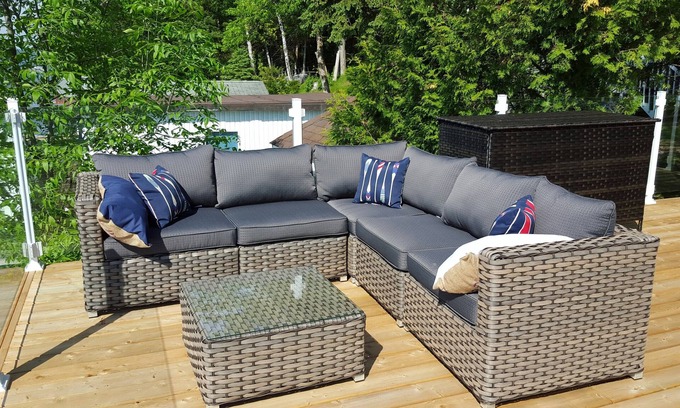 Roseneath House | Renovated on HGTV Canada with a gorgeous boathouse deck