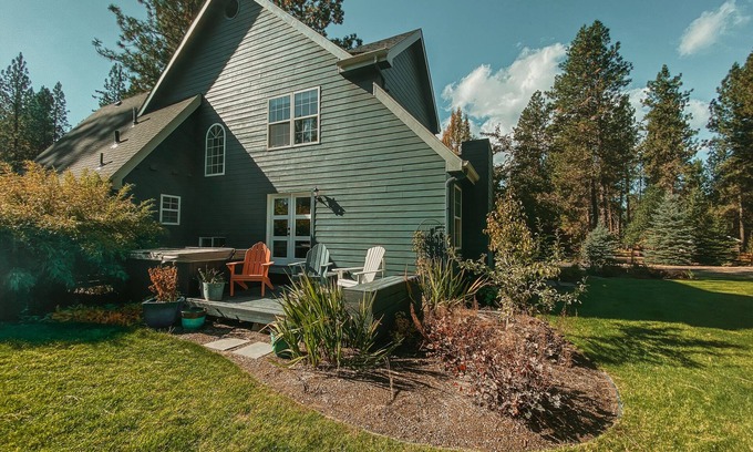 Mead House | *RENOVATED* Peaceful Home Near Green Bluff, Wedding venues, Ski Resorts & Lakes