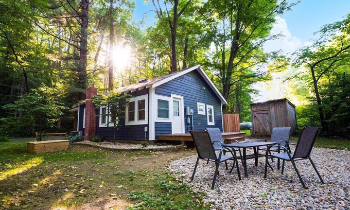 Nashville Cottage | Renovated, pet-friendly, near Nashville.