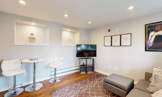 North Queen Anne House | Renovated Queen Anne Escape | Smart TV, Parking, Patio & Walkable Locale