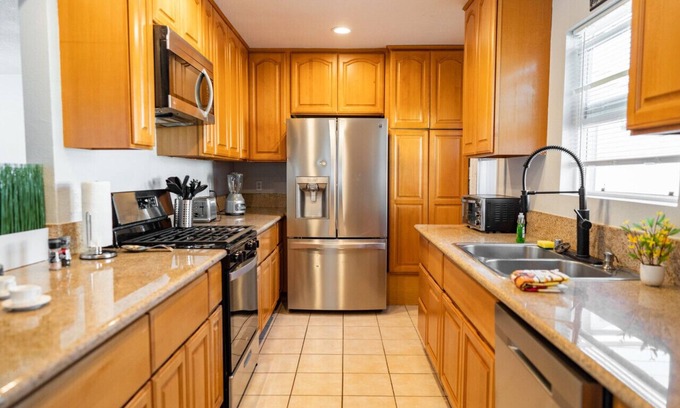 Northwest Torrance House | RENOVATED/REMODELED 3BR HOUSE in TORRANCE with FENCED YARD p11
