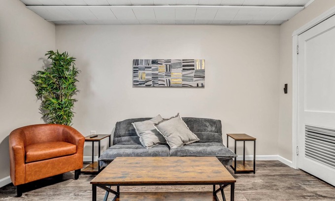Berea House | Renovated Retreat: King Bed - Fire Pit - Metroparks Accessn