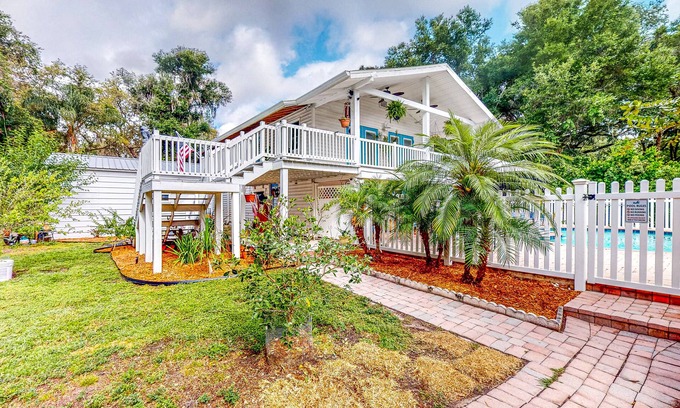 Thonotosassa House | Renovated retreat with pool, firepit, balcony, & bikes - snowbird-friendly