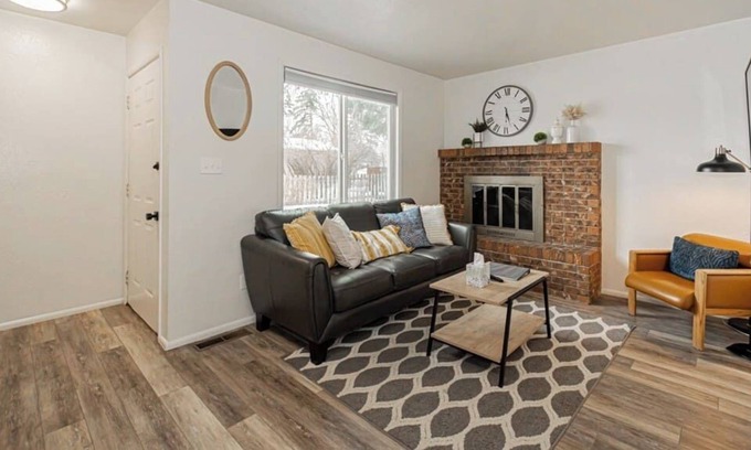 Rexburg Condo | Renovated Rexburg home 85mins to Yellowstone!