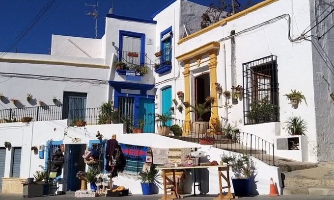 Nijar House | Renovated rural Andalusian cottage for singles or couples with or without pets, wifi.