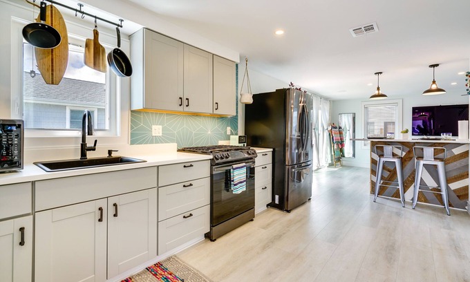 South Seaside Park Cottage | Renovated Seaside Park Cottage: Steps to Beach!