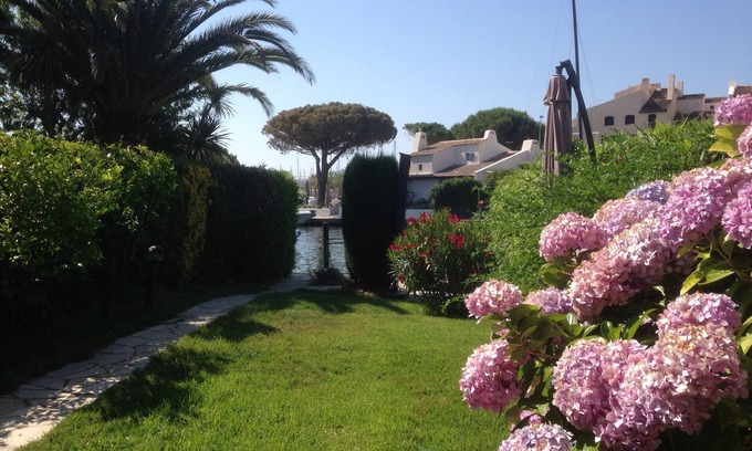 Port Grimaud Apartment | Renovated south-facing apartment in Port-Grimaud with large garden and mooring