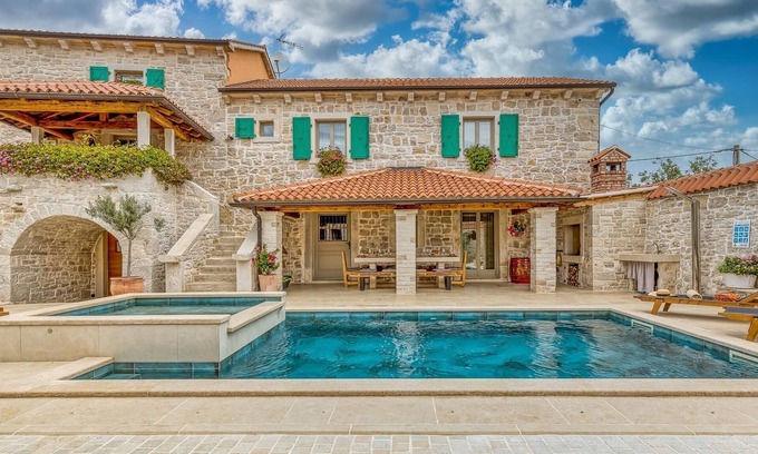 Selina Cabin | Renovated stone villa in Istrian style with private pool and whirlpool for 12 people
