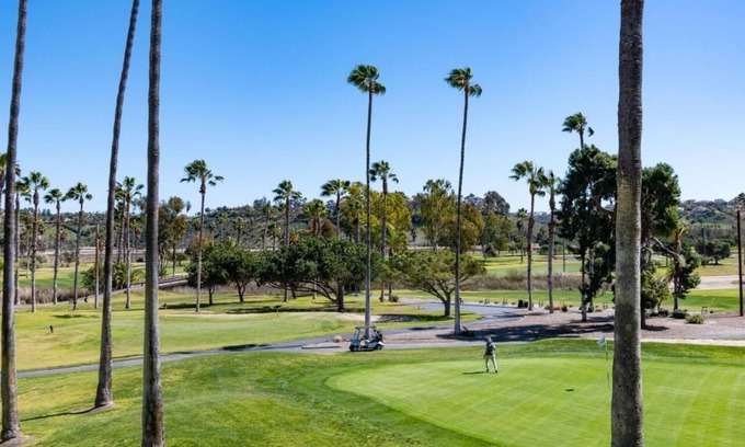 Rancho Santa Fe Hotel | Renovated Suite l Perfect for Scenic Golf Retreats, Tennis, Resort-style Pool