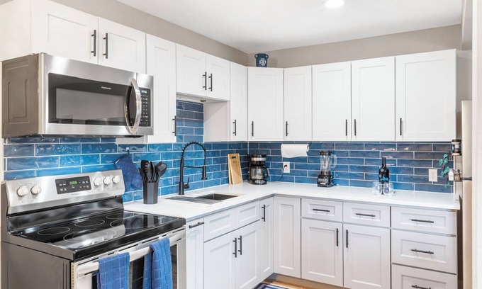 Indian Point Condo | Renovated- Table Rock Views- Min from Silver Dollar City- Free Attraction Tickets- Outdoor Pool