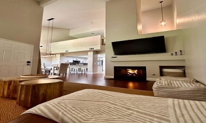Aliso Viejo House | Renovated Townhome - 10 Minutes to Laguna Beach