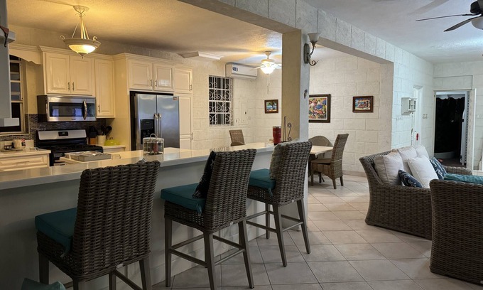 Brighton House | Renovated Townhouse with large pool, 1 min walk to Beautiful Brandon’s Beach