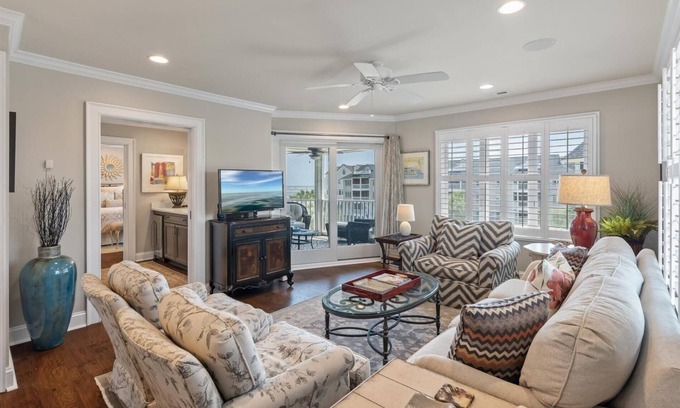 Isle of Palms Condo | Renovated Unit on Top Floor with Gorgeous Ocean Views