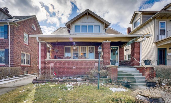 Grosse Pointe House | Renovated Victorian House about 7 Miles to Downtown!