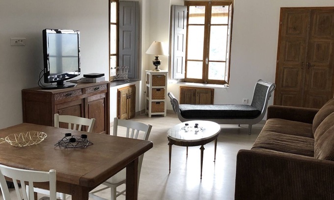 Cargiaca Condo | Renovated village apartment