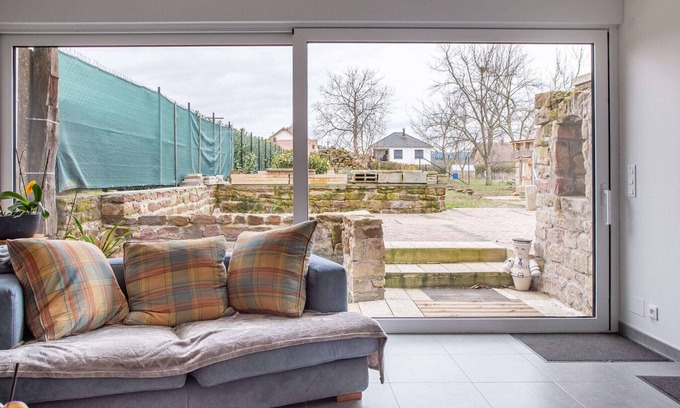 Saint-Louis House | Renovated village house with enclosed garden
