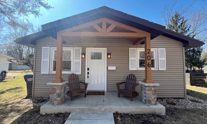 Winona Lake House | Renovated W/HOT TUB Perfect Winona Lake Location