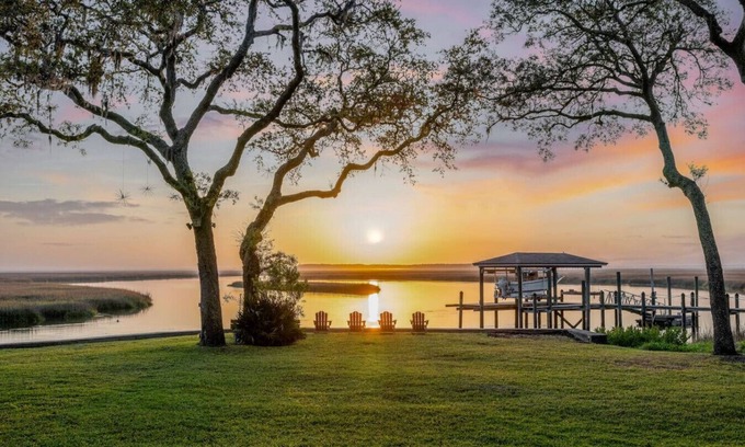 Northside House | Renovated Waterfront Living, Stunning Sunrises