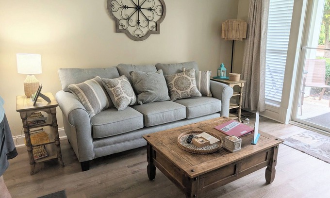 Myrtle Beach Condo | Rent 2 days or Rent 1 to 8 mos rental Oct. 1st-May 1st.1900/month. 1st Flr.