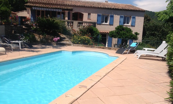 Grimaud House | rent ground garden