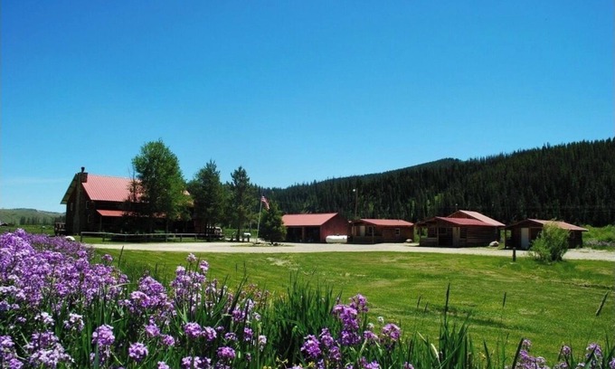 Bondurant Cabin | Rent the Entire Guest Ranch for your reunion, retreat or event!