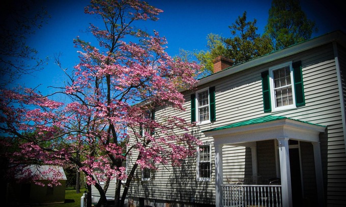 New Kent Bed & Breakfast | Rent the Entire Historic Vaiden Inn on 8 acres