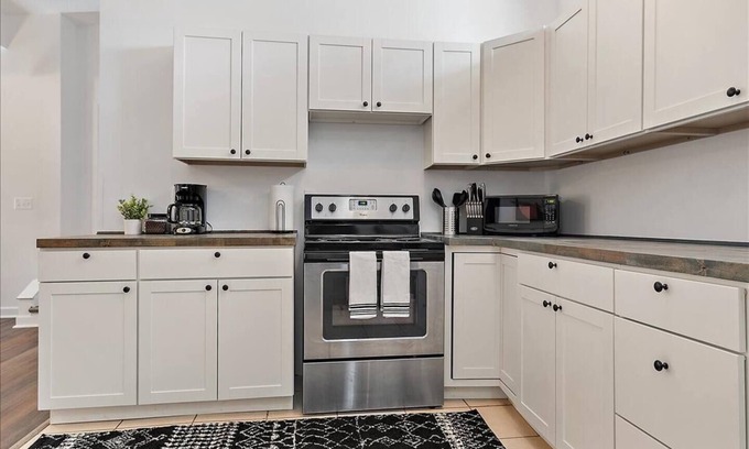 Murray Hill House | Rent the entire property unit A and B! Perfect for large groups