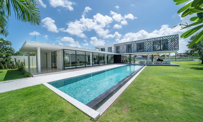 Batubelig Villa | Rent Your Own Luxury Villa with 6 Bedrooms, Bali Villa 2203
