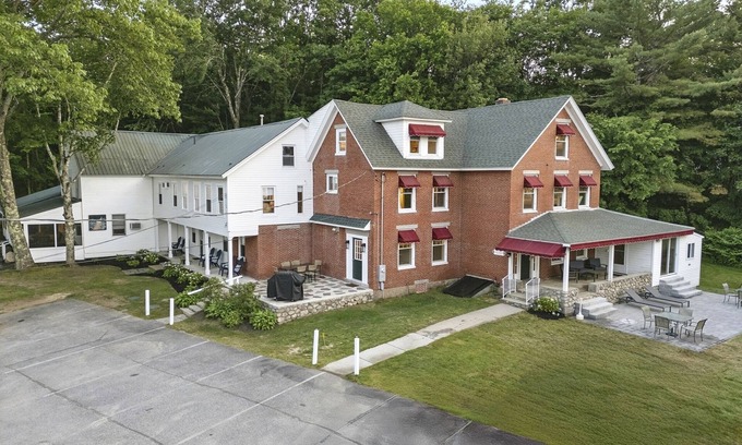 Naples House | Rent your own Victorian Inn on the Causeway in Naples, Maine