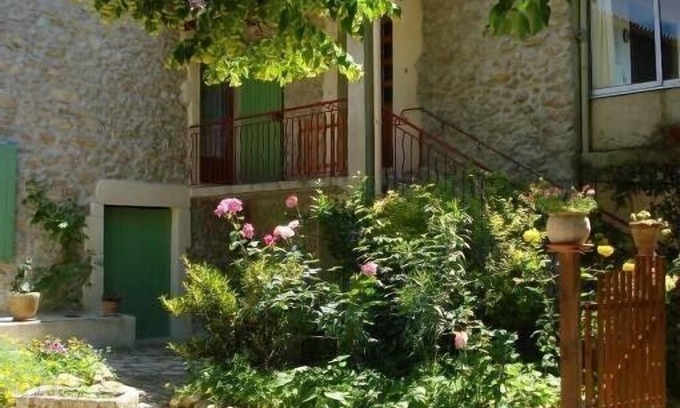 Ribaute-les-Tavernes Apartment | Rental apartment in provencal farmhouse, in the countryside (laurels)