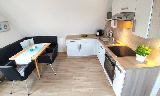 Glueckstadt Apartment | Rental-Standard-Private Bathroom