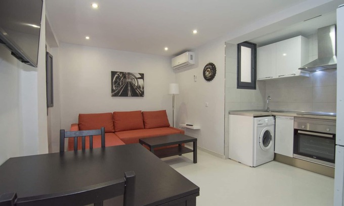 El Cabanyal Apartment | Rental unit in Valencia · ★4.86 · 3 bedrooms · 5 beds · 1 bath