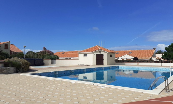 Brem Sur Mer House | Rental with heated swimming pool 800m from the sea