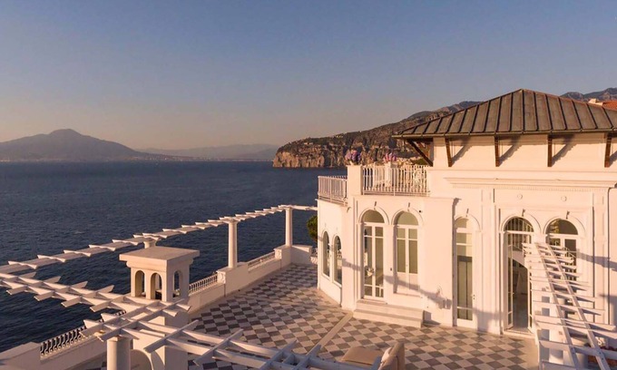 Sorrento City Centre Villa | Rentals in Italy - Villa Correale immersed in the gardens with sea view