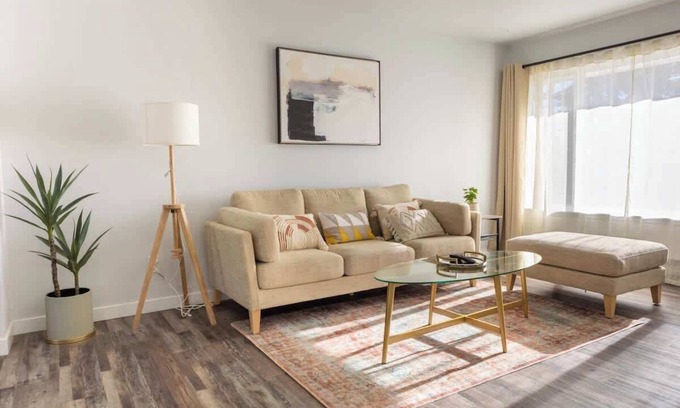 Renton Apartment | Renton lovely 2-bedroom apartment free parking