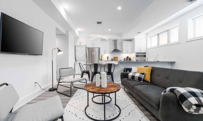 Downtown London Condo | RentX| Downtown London/2bd/2Bath