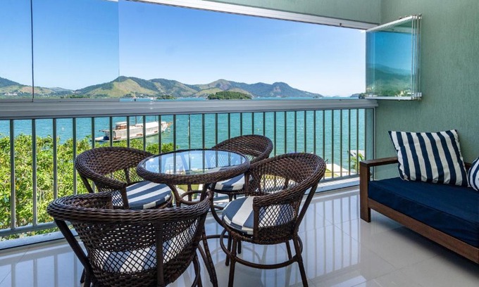 Caieira Apartment | Requinte à beira mar! Recarregue suas energias!