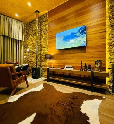 Santo Antonio do Pinhal Ski Chalet | Requinte dos Pinhais Chalé Rubi