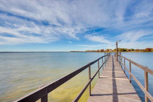 Cayuga Apartment | Reservoir Access Pet-Friendly Kerens Cabin!