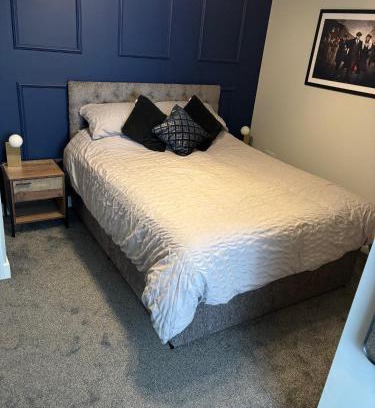 Edgbaston Apartment | Reservoir Suite - Modern Private Apartment with King Bed