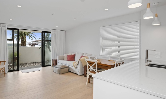 Orewa House | Residence De La Mer - Orewa Holiday Home