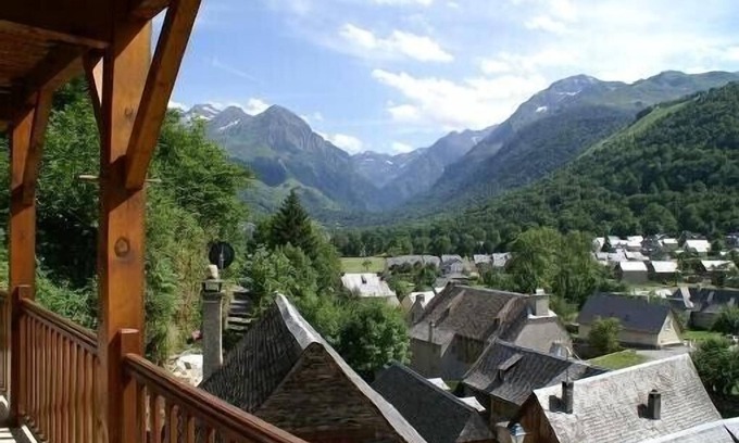 Peyragudes Apartment | Residence in the louron valley with superb views of the valley floor