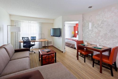 The Woodlands Hotel | Residence Inn by Marriott Houston The Woodlands/Lake Front Circle