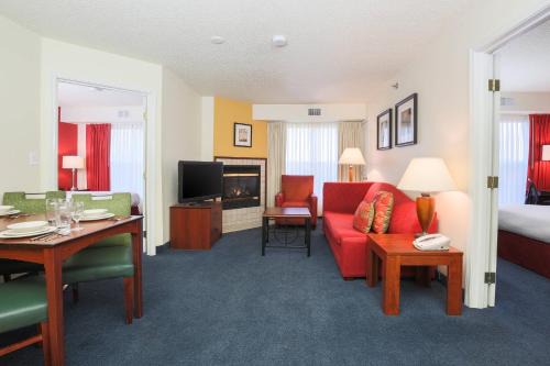 Flint Hotel | Residence Inn by Marriott Flint Grand Blanc