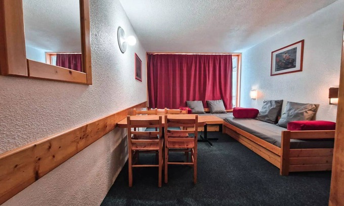Arc-1800 Apartment | Residence Lauzieres - Studio 5 people ski to the feet and close to shops in the village of Charvet in Arc 1800