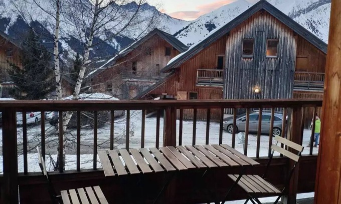 Saint-Jean-d'Arves Apartment | Residence Les Marmotes - Apartment in wooden chalet near the slopes and ski school