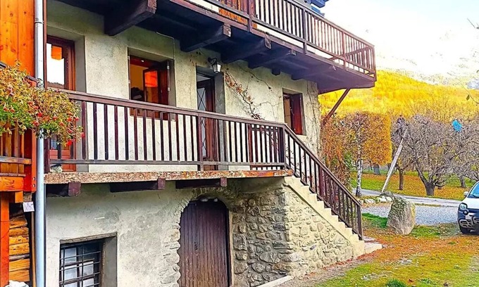 Pelvoux Apartment | Residence Maison Pelmou-pelvoux - Nice T3 apartment in country house for 6 people with balcony.