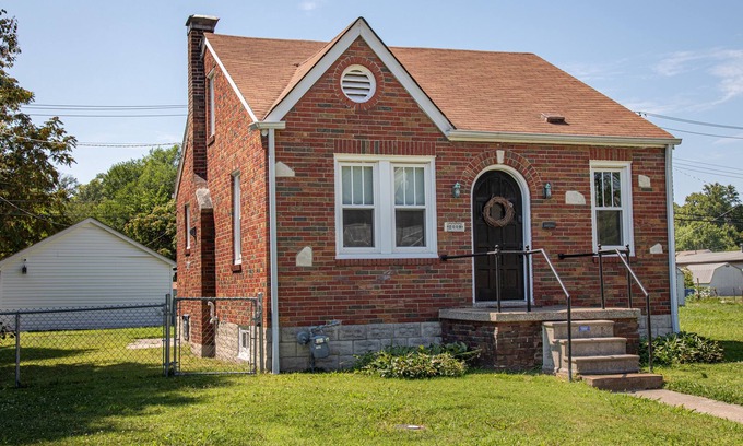 St. Charles House | Residence on the Roundabout